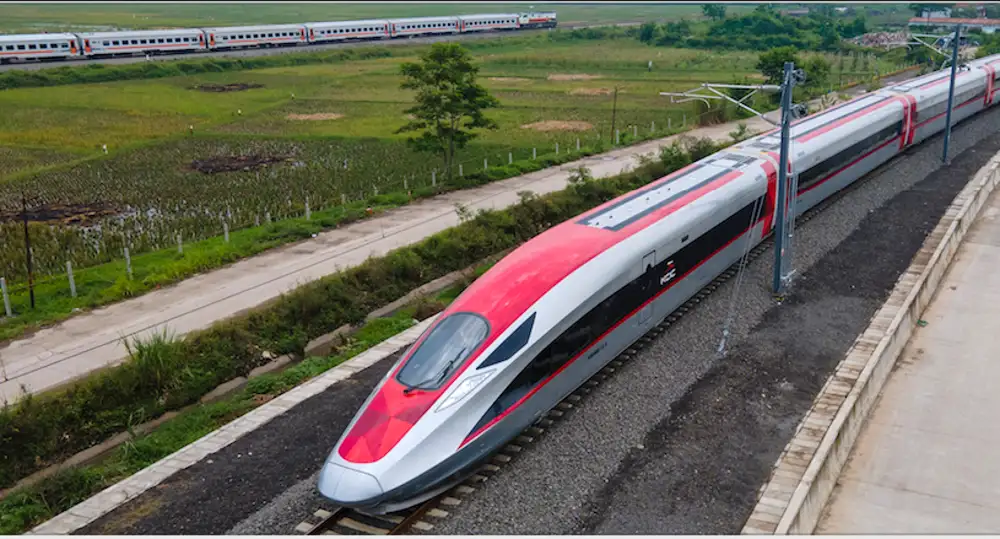 KPK Ajak Naik Whoosh Meski Proyeknya Diselidiki: Mengapa Lembaga Antikorupsi Tetap Dorong Masyarakat Pakai Kereta Cepat?