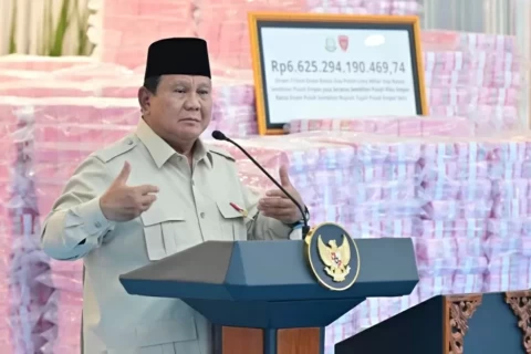 Instruksi Prabowo Gratiskan Dokumen Korban Bencana 2025